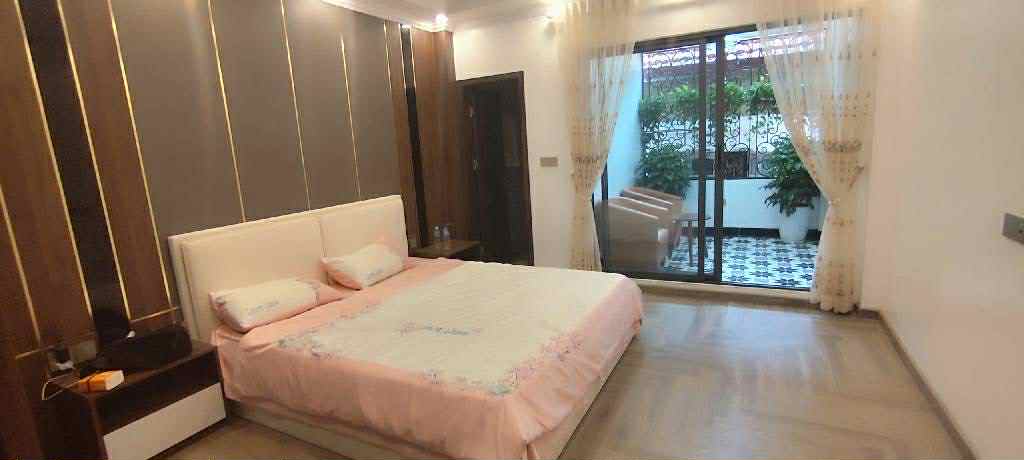 bán nhà mặt phố Ngô Gia Tự, vỉa hè đá bóng, gần BigC Long Biên, kinh doanh ngày đêm 5