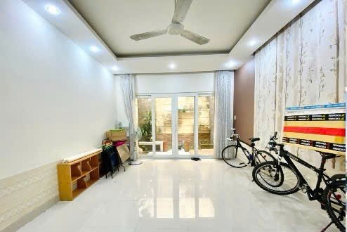 Bán nhà mặt tiền Tô Hiệu-ngang 4m-nhà mới+nội thất xịn-kinh doanh sầm uất