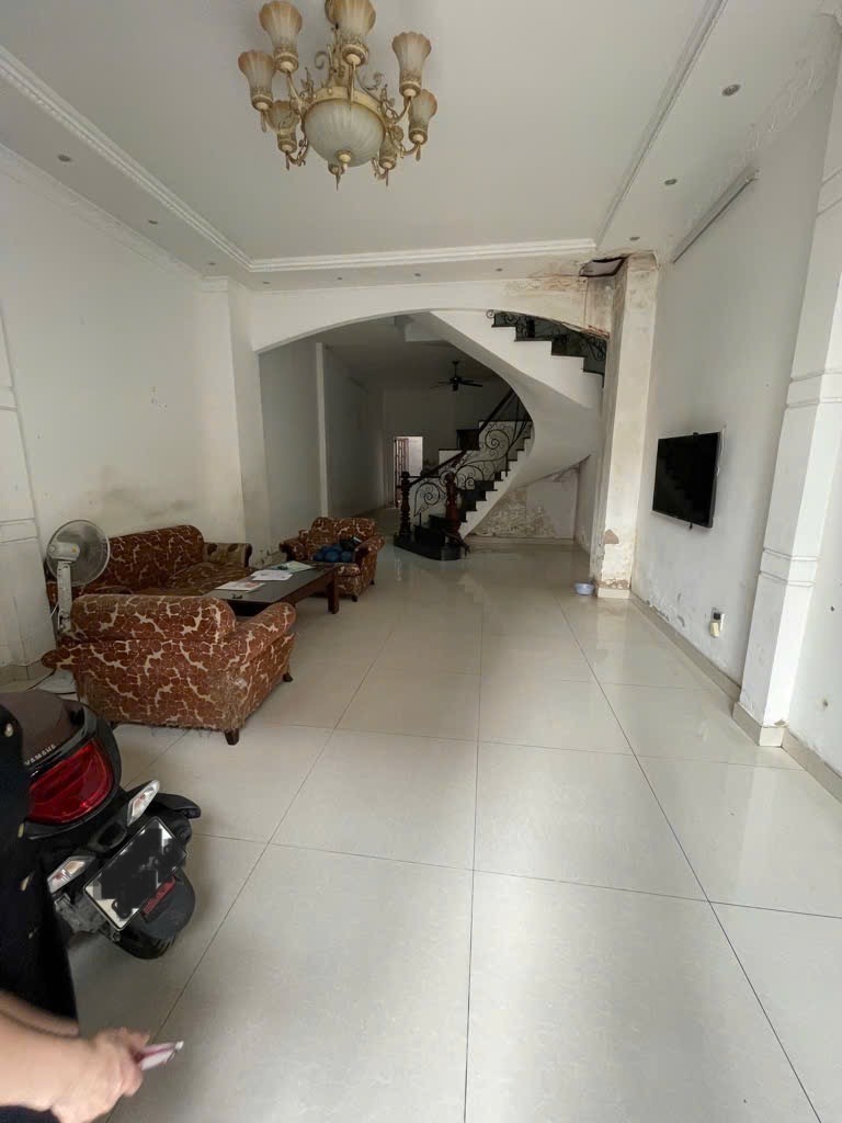 Bán nhà Lê Đình Thám, Tân Phú - 105m2, 5m1, 3 Tầng - Hẻm 6m xe tải thông 2