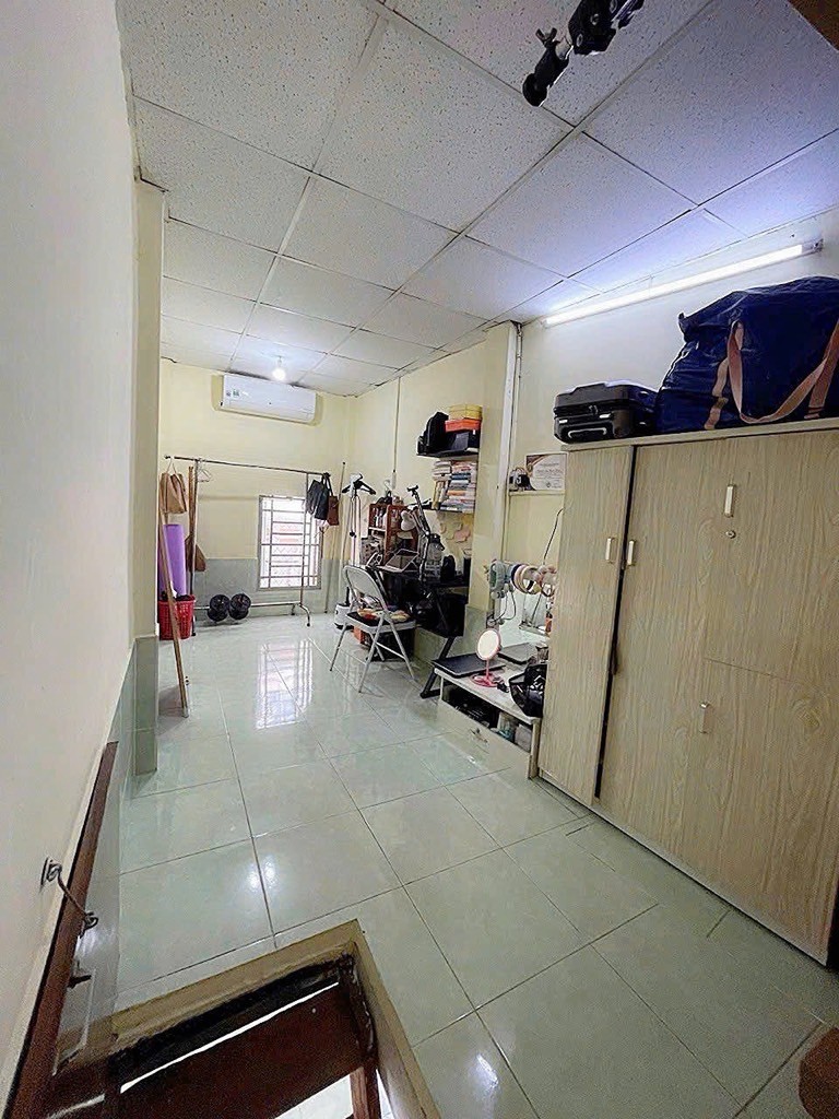 Bán nhà 3 tầng Âu Cơ, 2PN 2WC hơn 1 tỷ sổ hồng riêng 2