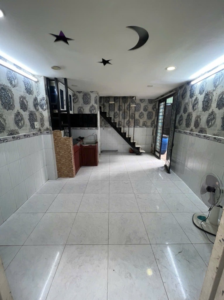 Bán nhà Âu Cơ 18m2 , 3 tầng 2PN SHR chỉ 2 tỷ 1 2