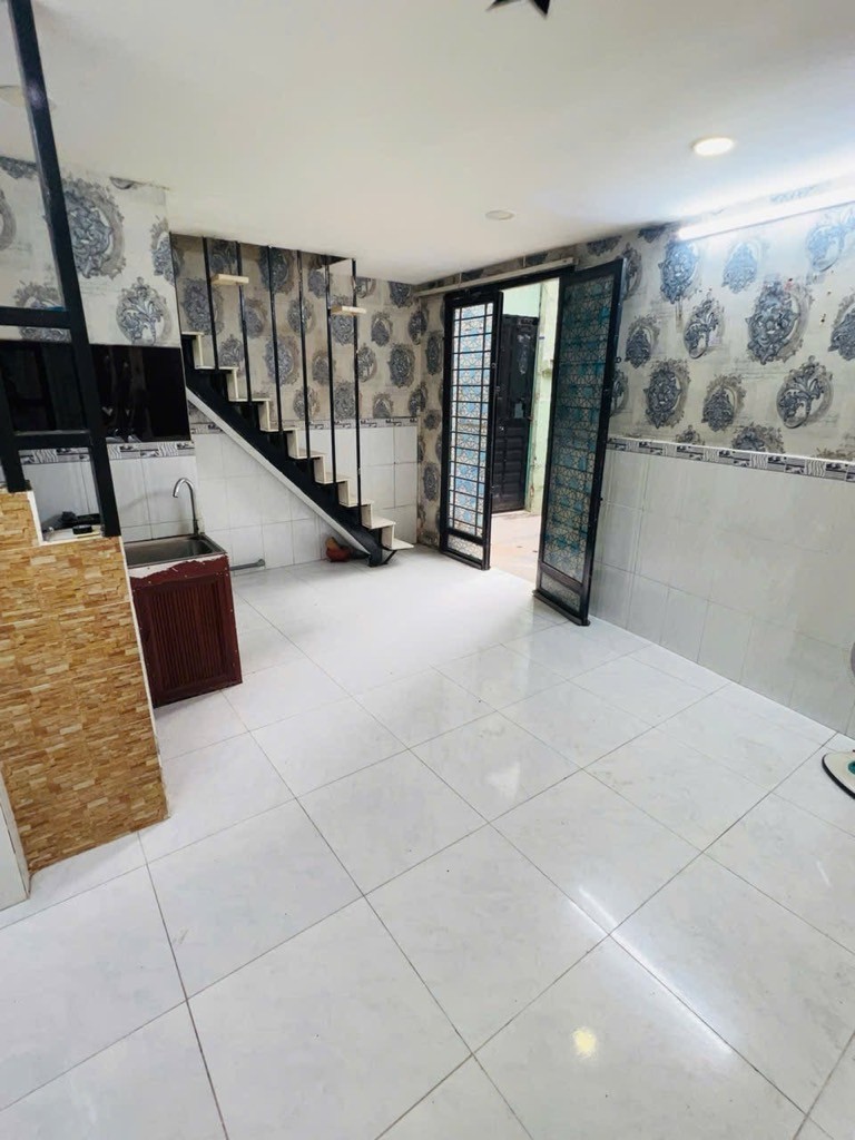 Bán nhà Âu Cơ 18m2 , 3 tầng 2PN SHR chỉ 2 tỷ 1 4