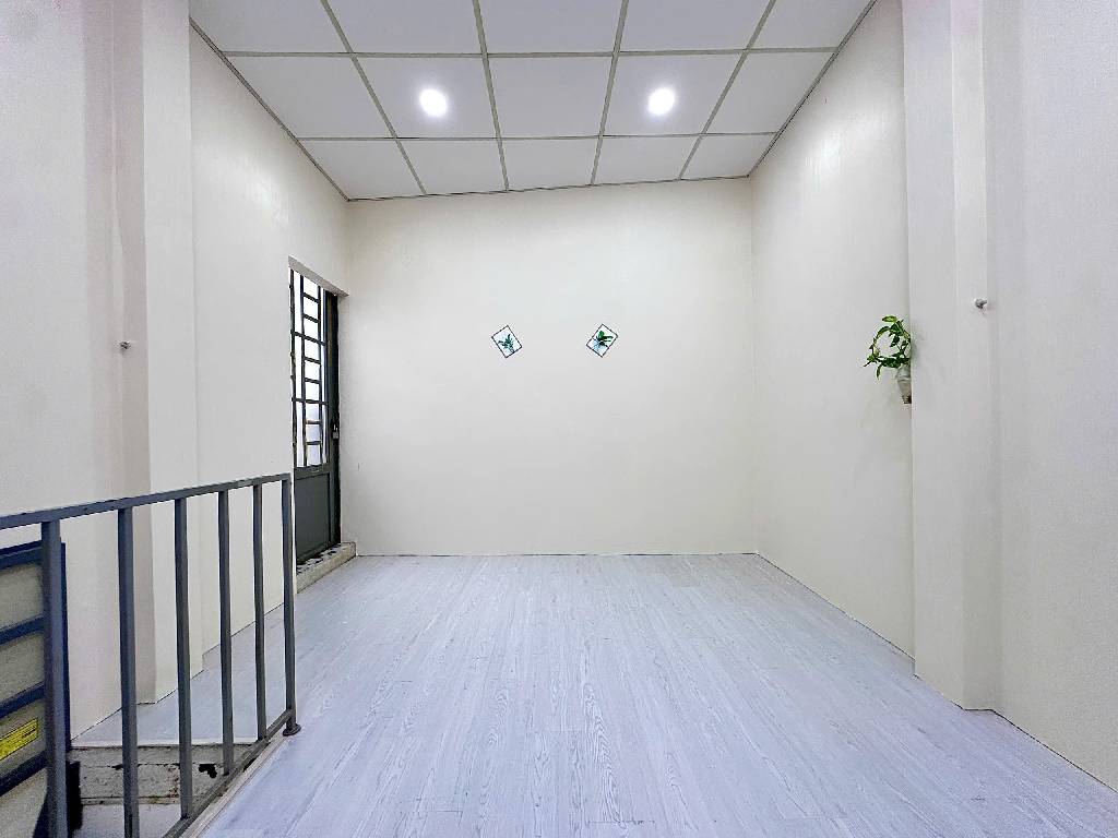 Bán nhà gần mặt tiền Đỗ Đức Dục, 16m2 chỉ 2 tỷ 15 SHR 2 tầng 2
