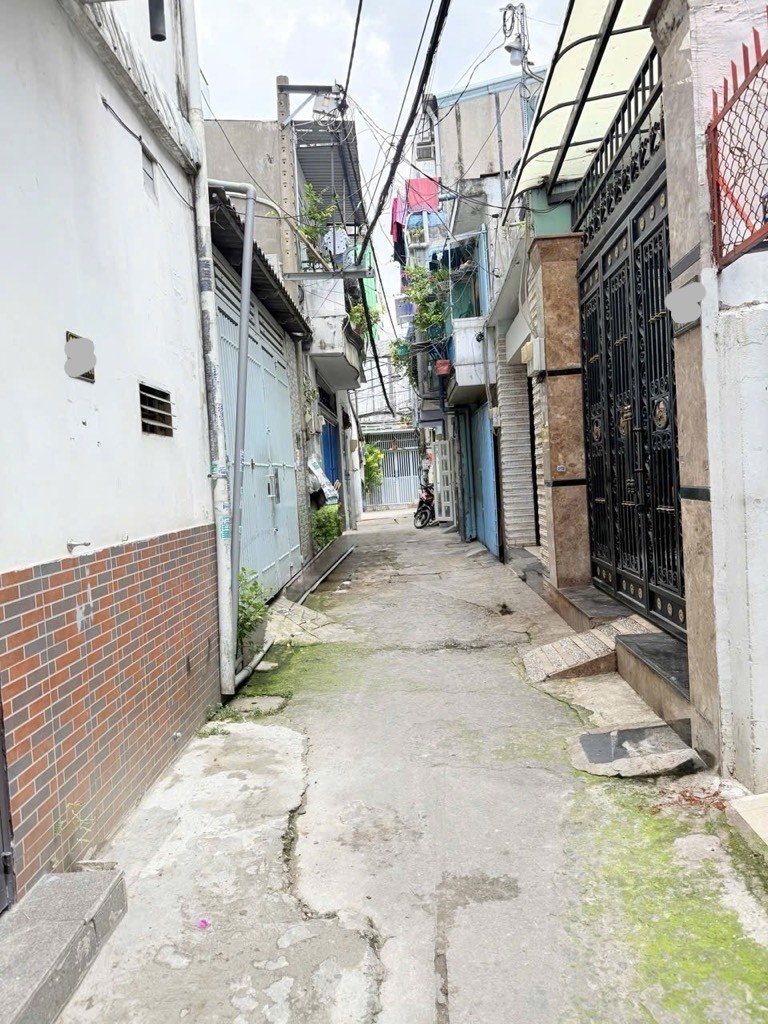 Bán nhà Bùi Thế Mỹ 3 tầng 2 mặt hẻm trước sau nhỉnh 2 tỷ 2
