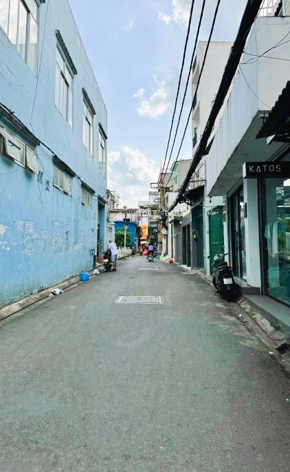Bán nhà hẻm thông CMT8 2PN hơn 1 tỷ SHR