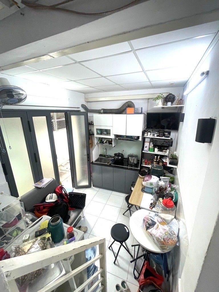 Bán nhà hẻm thông CMT8 2PN hơn 1 tỷ SHR 3