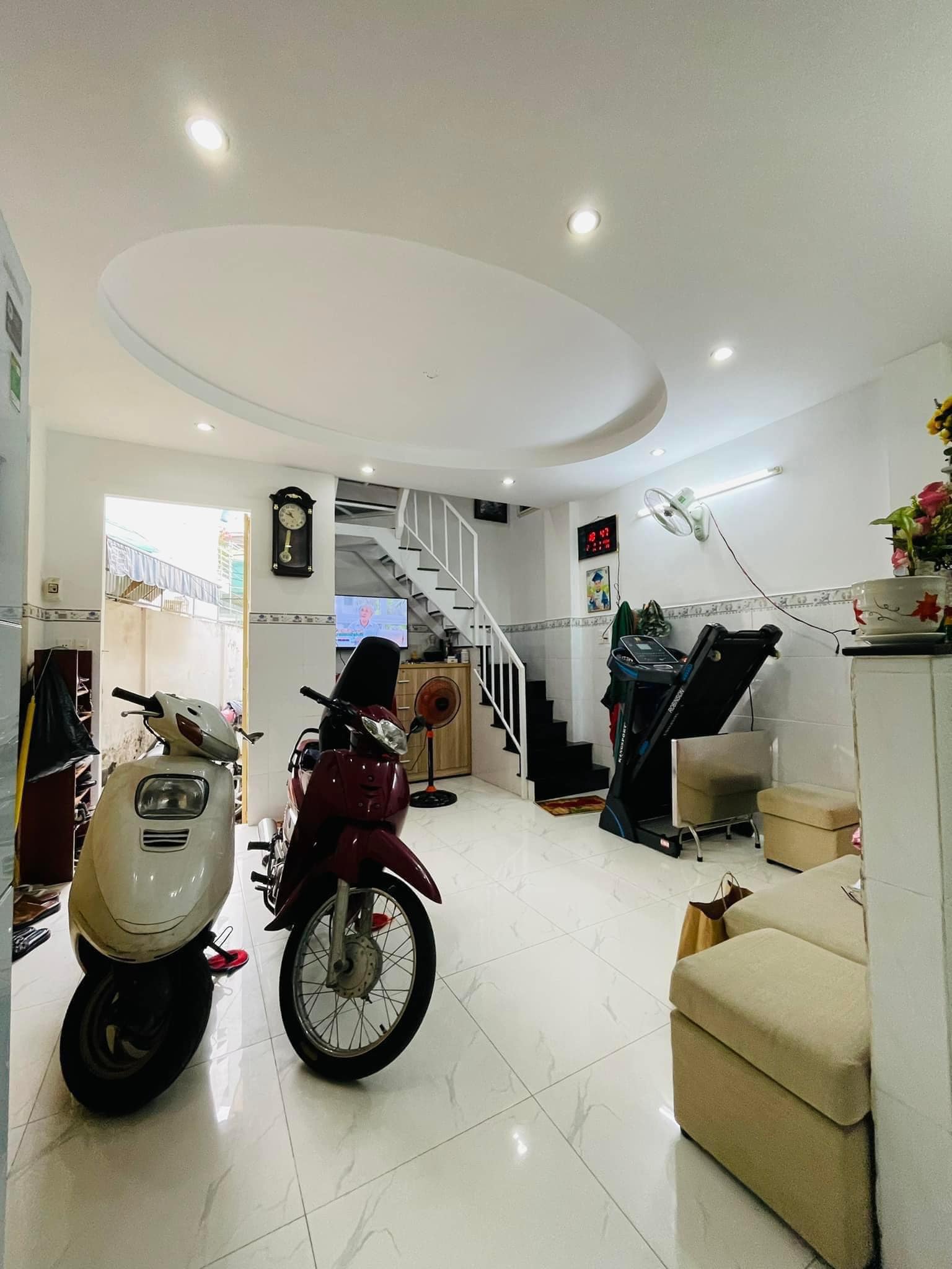 Bán nhà 30m2 HXH Hồng Lạc, hẻm thông nở hậu 3.35 tỷ 4