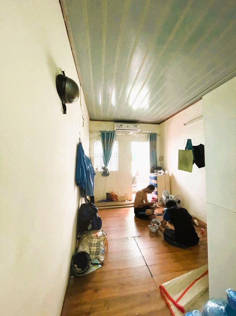 Bán nhà 3 tầng Nghĩa Phát, vuông vức hẻm 3m, hơn 2 tỷ 4