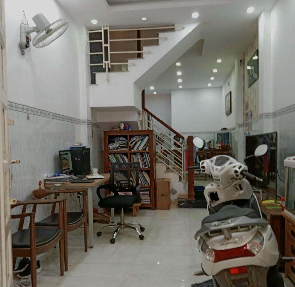 Bán nhà Nguyễn Sơn 34m2 3 tỷ 5 SHR vuông vức 2