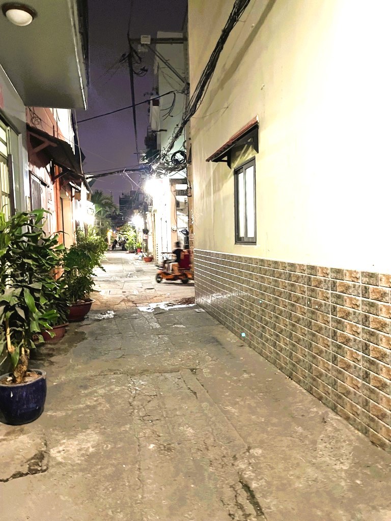 20m2 Lạc Long Quân HXH cách 1 căn, 3 tầng, hoàn công đủ 4