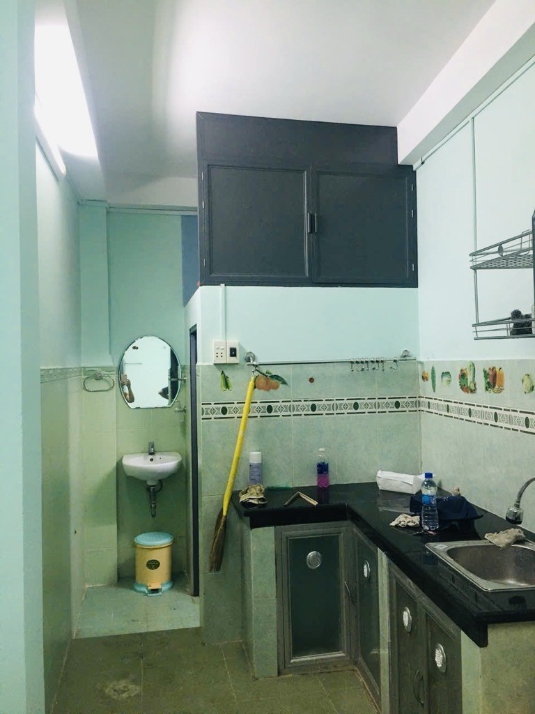 Bán nhà CMT8 21M2, HXH cách 10m, nhỉn 2 tỷ 4
