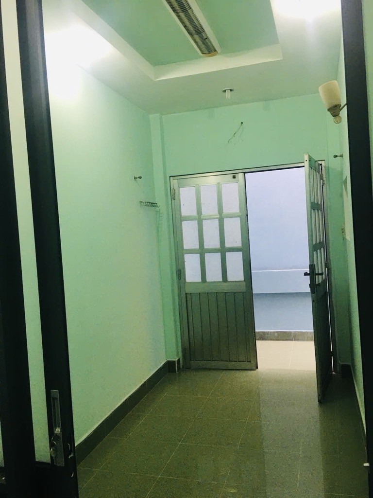 Bán nhà CMT8 21M2, HXH cách 10m, nhỉn 2 tỷ 3