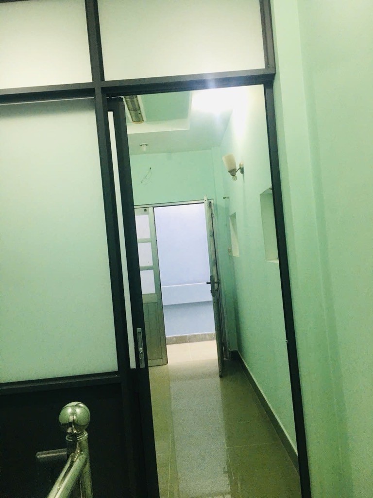 Bán nhà CMT8 21M2, HXH cách 10m, nhỉn 2 tỷ 2