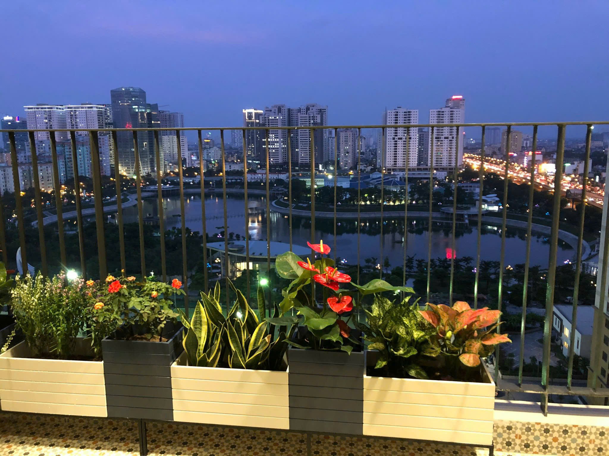 Cần bán gấp căn 3PN-95m2 VIEW HỒ tại Vinhomes D'Capitale