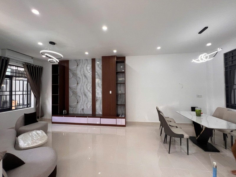 Bán nhà  đường Số 11, Q.9, Tăng Nhơn Phú B. DT 110m2, 2 tầng, 3PN. Sổ hồng, giá 7.35  tỷ. 3