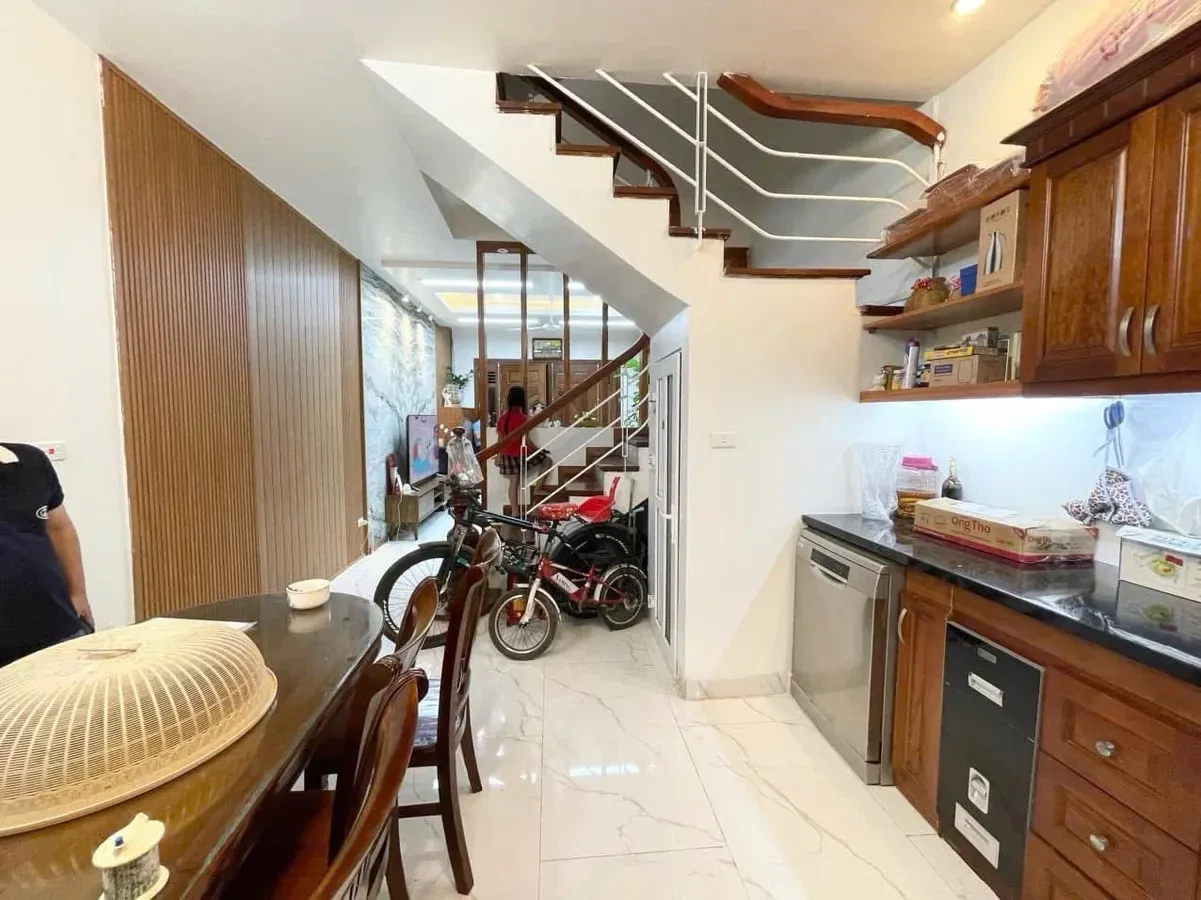 Bán Nhà Hoàng Hoa Thám 43m2. 5 tầng. mặt tiền 3.9m. giá 9.4 Tỷ Ba Đình Hà Nội 3