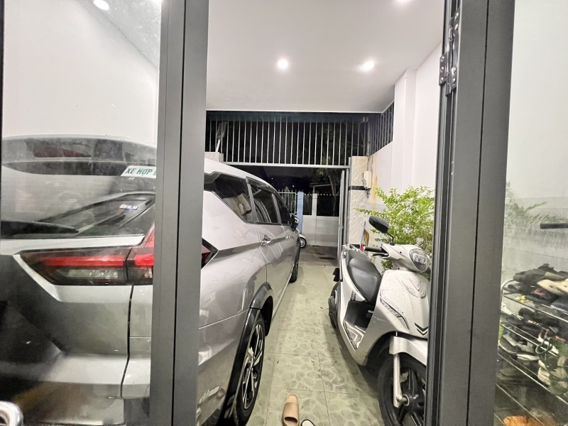 Bán nhà đường Số 11, Linh Xuân, TP HCM.  DT 75m2, 2 tầng, 3PN, SH. Giá 5.5 tỷ. 3