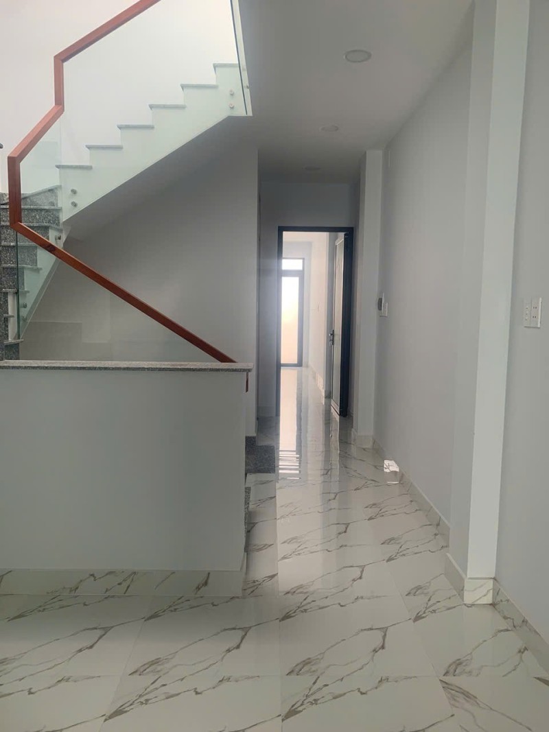 Bán nhà đường Lê Văn Thịnh, P . Cát Lái, TP HCM. 3 tầng. DT 124m2, sổ hồng. Giá 9.5 tỷ. 2