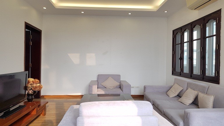 Cho thuê căn hộ dịch vụ tại Trúc Bạch, Ba Đình, 100m2, 2PN, đầy đủ nội thất
