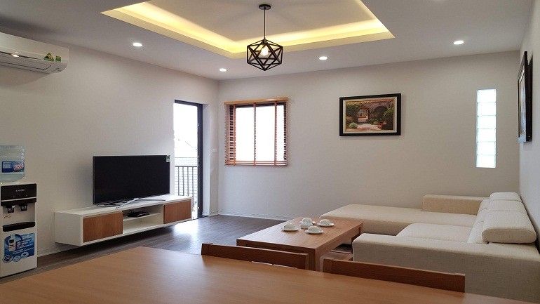 Cho thuê căn hộ dịch vụ tại Tô Ngọc Vân, Tây Hồ, 100m2, 2PN, ban công, đầy đủ nội thất đẹp 2