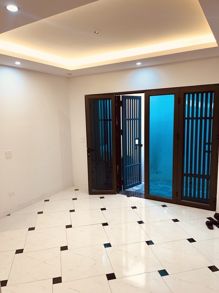 BÁN NHÀ 5 TẦNG MỚI XÂY – Ô TÔ ĐỖ CỔNG – LIÊN MẠC, THƯỢNG CÁT, BẮC TỪ LIÊM – NHỈNH 5 TỶ, CÓ THƯƠNG 3