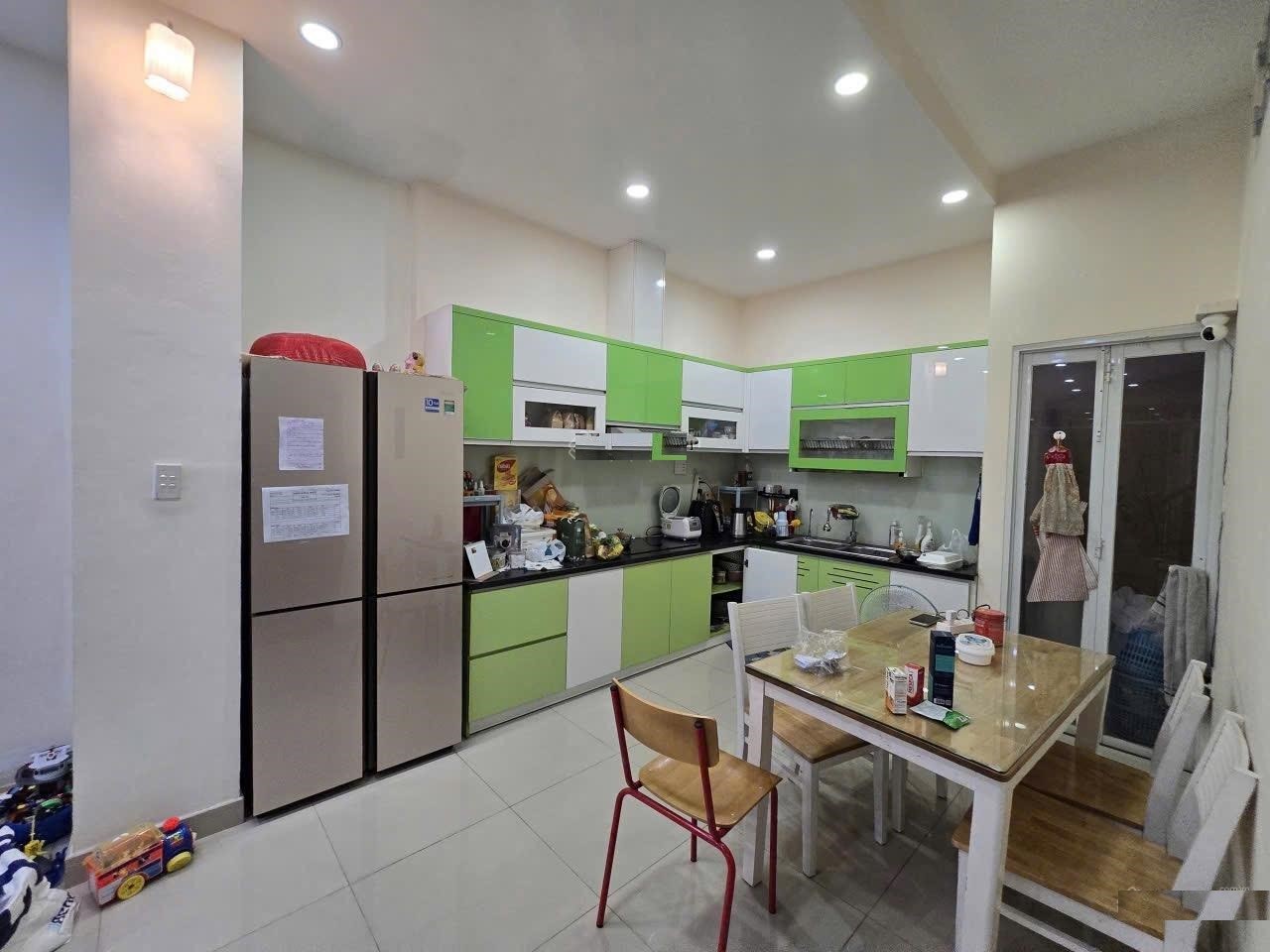 Cho thuê nhà đường 18, Phường Hiệp Bình Chánh, Diện tích 240m²,trệt 2 lâu,4PN Giá 17 Tri 5