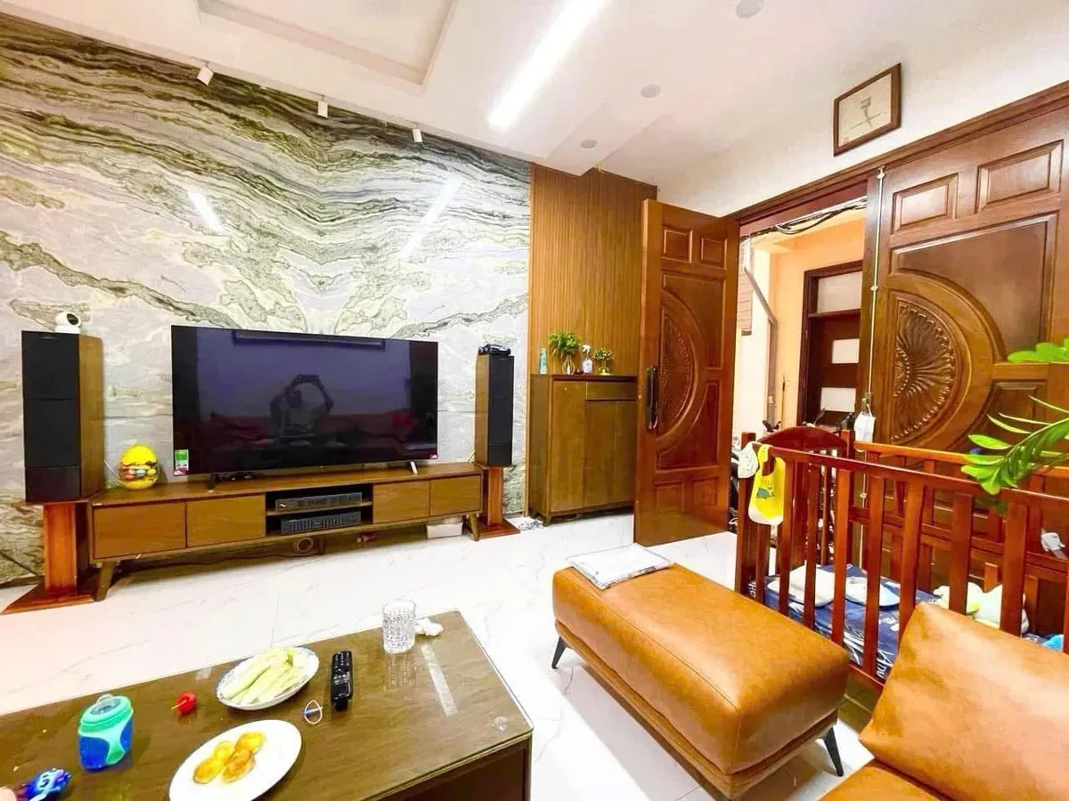 Bán Nhà Hoàng Hoa Thám 43m2. 5 tầng. mặt tiền 3.9m. giá 9.4 Tỷ Ba Đình Hà Nội 2
