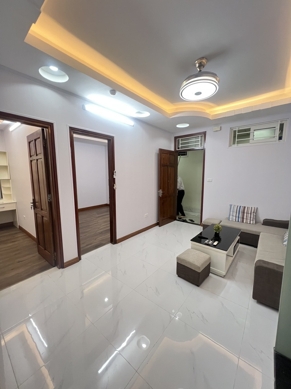Bán căn CCMN tại mặt đường Mỹ Đình quận Nam Từ Liêm 50m, 2PN đủ đồ giá 2.4 tỷ