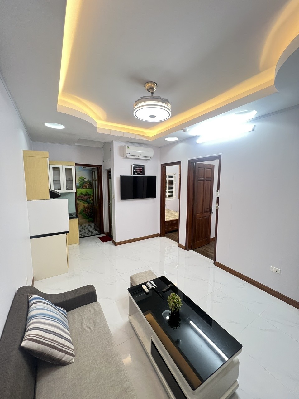 Bán căn CCMN tại mặt đường Mỹ Đình quận Nam Từ Liêm 50m, 2PN đủ đồ giá 2.4 tỷ 2
