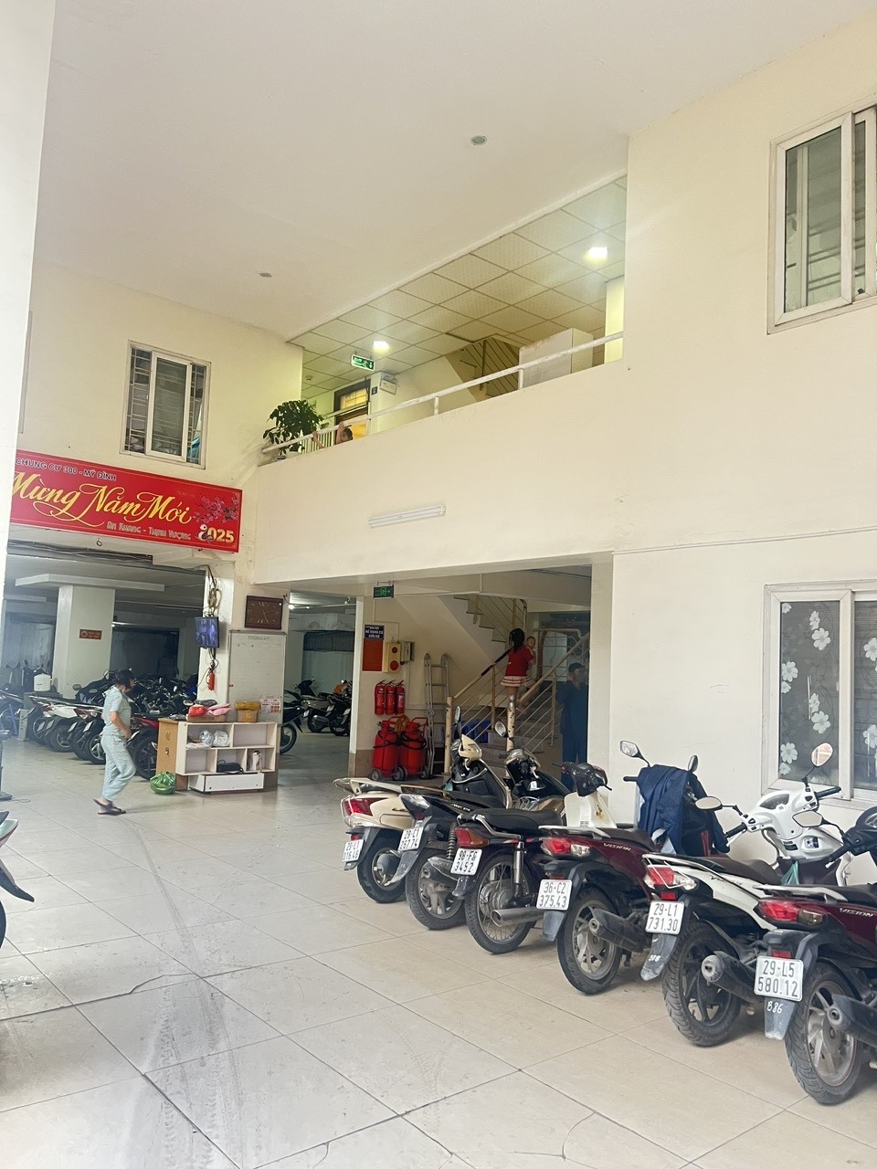 Bán căn CCMN tại mặt đường Mỹ Đình quận Nam Từ Liêm 50m, 2PN đủ đồ giá 2.4 tỷ 6