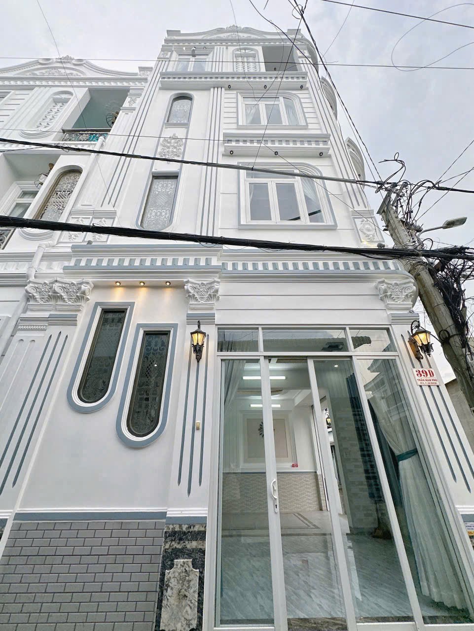 54. NHÀ 1 TRỆT 3 LẦU, SÂN THƯỢNG, GÓC 2 MẶT TIỀN, CÓ CHỖ ĐẬU ÔTÔ TRONG NHÀ 2