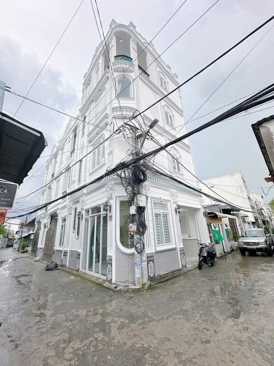 54. NHÀ 1 TRỆT 3 LẦU, SÂN THƯỢNG, GÓC 2 MẶT TIỀN, CÓ CHỖ ĐẬU ÔTÔ TRONG NHÀ