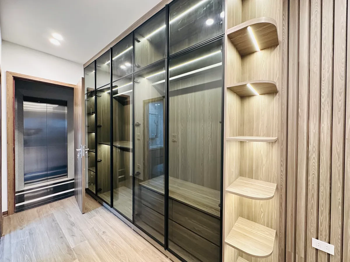 NHÀ MỚI Ô TÔ VÀO NHÀ NGÕ NÔNG 10M RA MẶT PHỐ NGUYỄN VĂN LINH 5 TẦNG 52 M2 X 13.2TỶ. 2