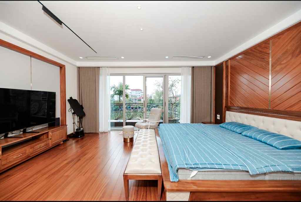 Siêu phẩm mặt hồ Bồ Đề, 100m x 7 tầng, mặt tiền 5.8m, thang máy, gara, kinh doanh, full nội thất 4