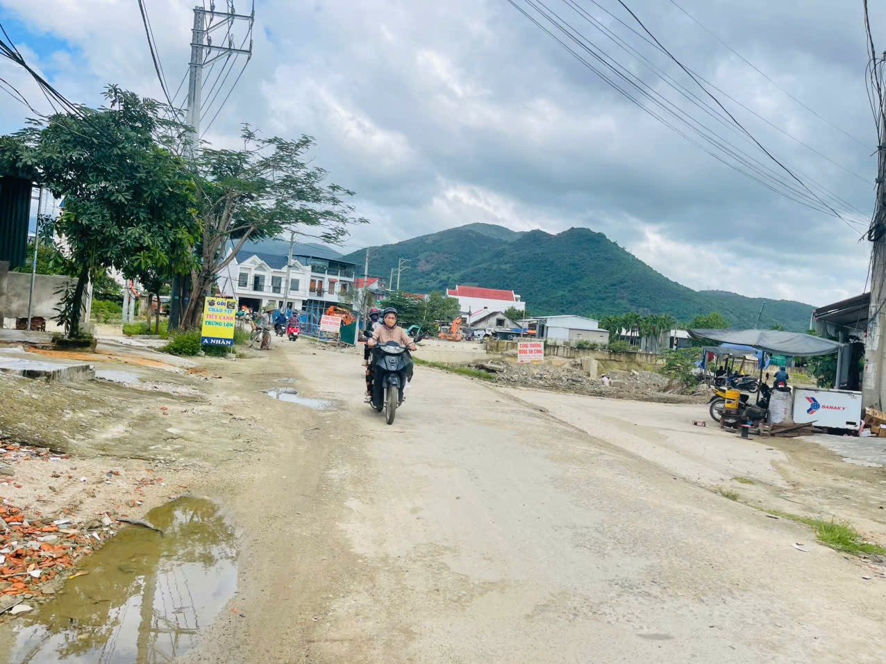 ĐấtDiên Phú đường nhựa Kinh doanh thông rộng 6m.. Lô góc 2 mặt tiền vuôn vắn. 2
