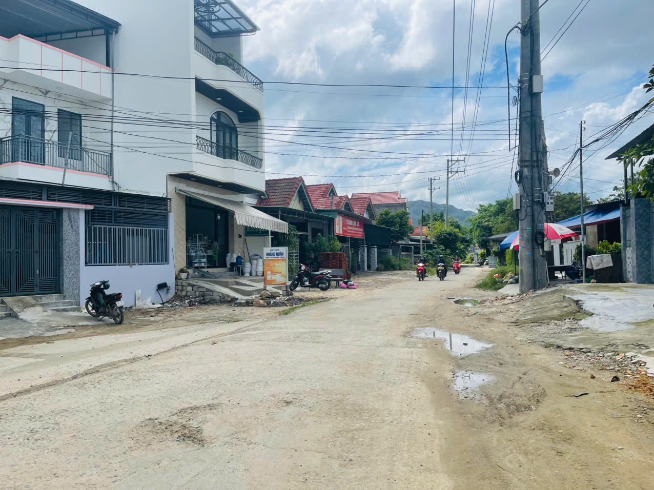 ĐấtDiên Phú đường nhựa Kinh doanh thông rộng 6m.. Lô góc 2 mặt tiền vuôn vắn. 3
