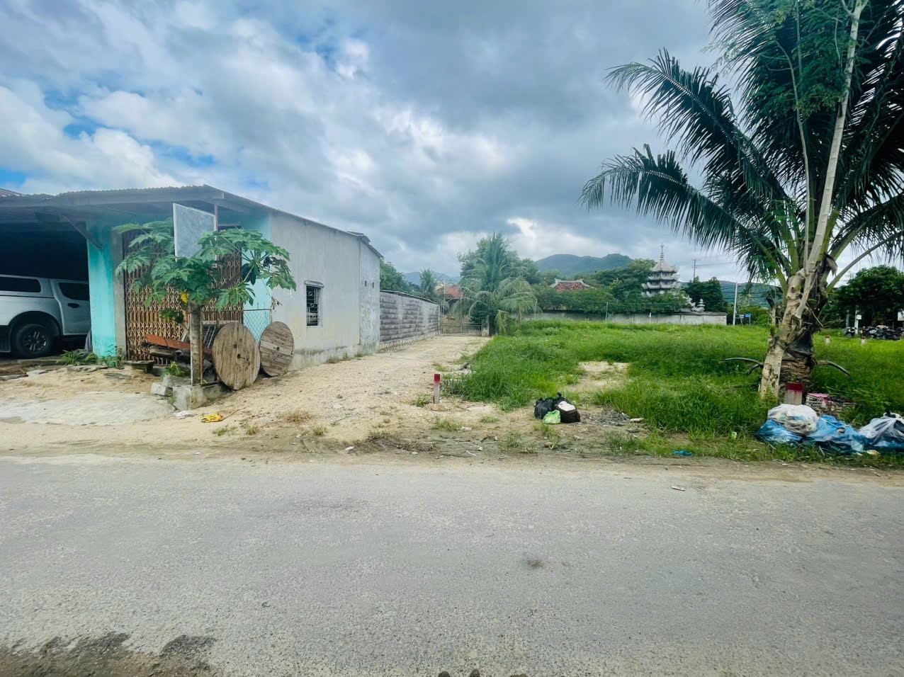 ĐấtDiên Phú đường nhựa Kinh doanh thông rộng 6m.. Lô góc 2 mặt tiền vuôn vắn. 5