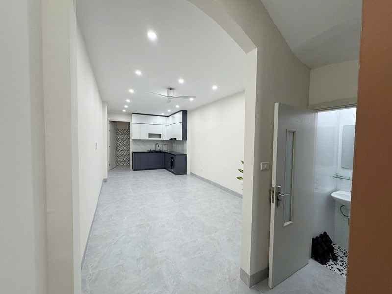 Bán 69m2 nhà 4 tầng, thang máy, 5PN sát chợ Diêm Gỗ, Việt Hưng. Chỗ đỗ xe miễn phí 4