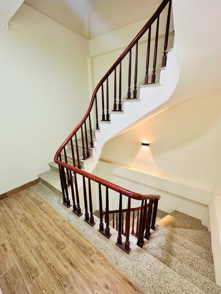 Bán nhà Hồ Tùng Mậu, Ngõ rộng thoáng, Gần phố, Nhà mới đẹp ở luôn, 36m2, Chỉ nhỉnh 8 tỷ 5