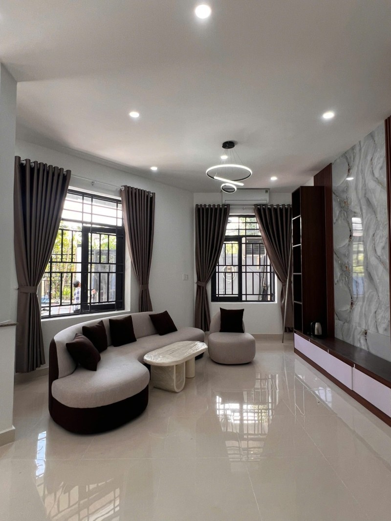 Bán nhà  đường Số 11, Q.9, Tăng Nhơn Phú B. DT 110m2, 2 tầng, 3PN. Sổ hồng, giá 7.35  tỷ. 4