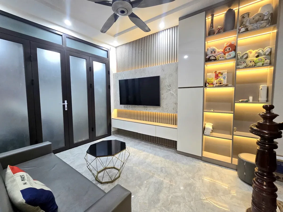 Bán Nhà Ngõ Thịnh Hào2. 25m2. 5 tầng. mặt tiền 3.2m. giá 8.35 Tỷ Đống Đa Hà Nội 2