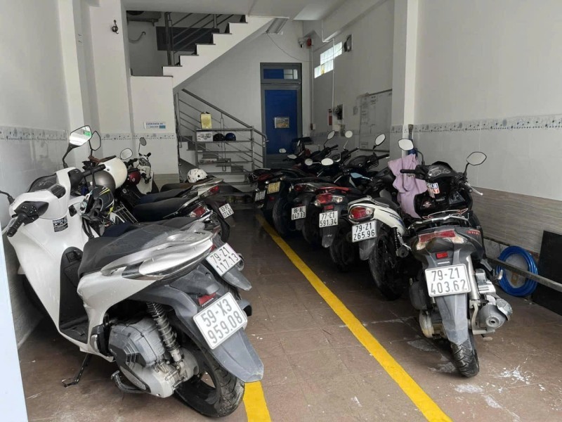 Bán nhà đường Số 6, Linh Tây, Thủ Đức. DT 62m2, 5 tầng, 8 PN, sổ hồng. Giá 7.69 tỷ. 2