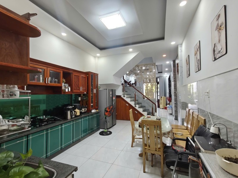 Bán nhà riêng 3 tầng, 89m2, 4PN, đường 102, Tăng Nhơn Phú A, Q.9. TP HCM Sổ hồng, 7.95 tỷ. 3