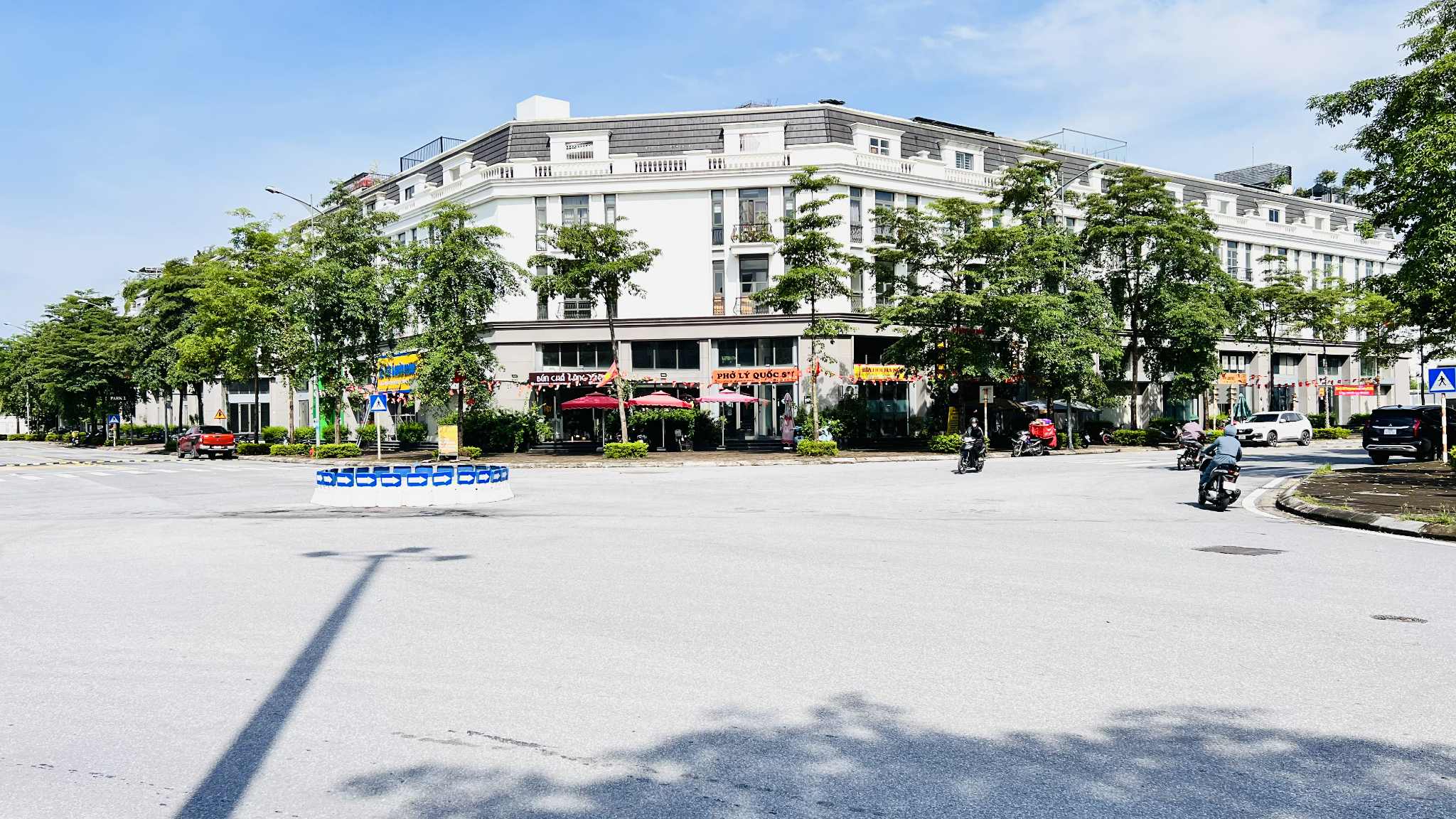 Liền kề Thạch Bàn, 128m x 4 tầng, mặt tiền 5.2m, an ninh tuyệt đối, công viên cây xanh, giao thông 4
