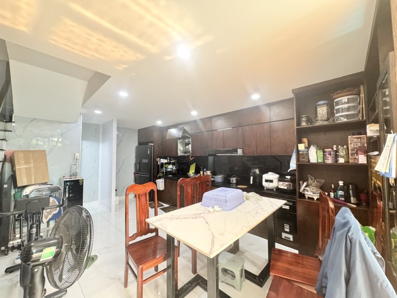 Bán nhà  đường Số 15, Hiệp Bình Phước, Thủ Đức. DT 62m2, 5 tầng, 5PN, sổ hồng. Giá 8.5 tỷ. 4