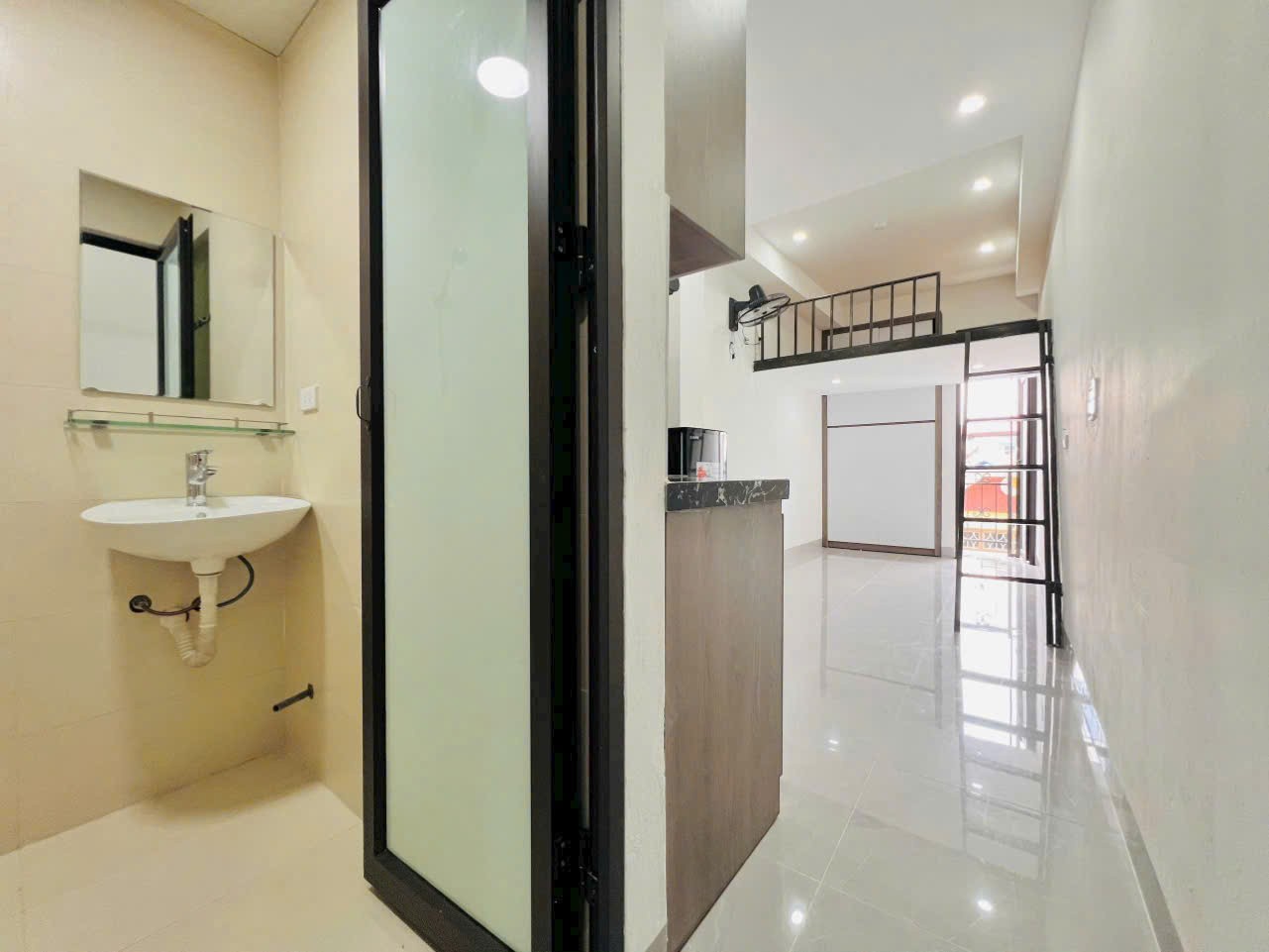 Bán toà căn hộ dịch vụ phố Khương Đình 90m 24 phòng khép kín thẳng tắp 15m ô tô tránh 2