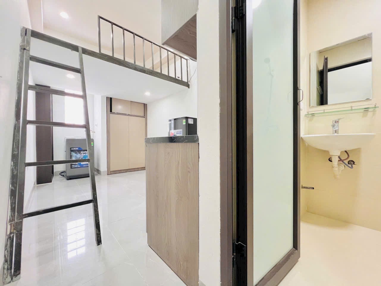 Bán toà căn hộ dịch vụ phố Khương Đình 90m 24 phòng khép kín thẳng tắp 15m ô tô tránh 3