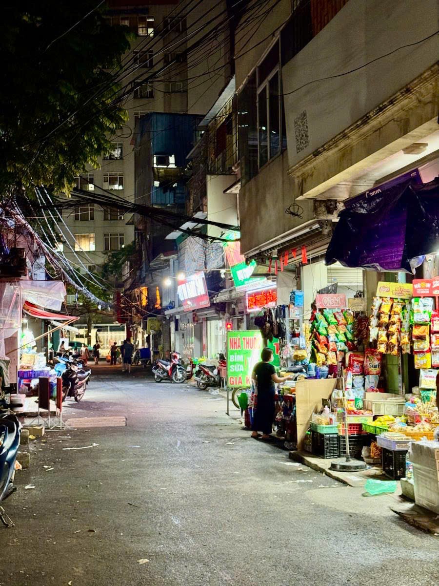 Bán nhà mặt chợ Phương Mai - Ngõ Ô tô kinh doanh sầm uất - Thông các ngả - 5 tầng Ô chờ thang máy
