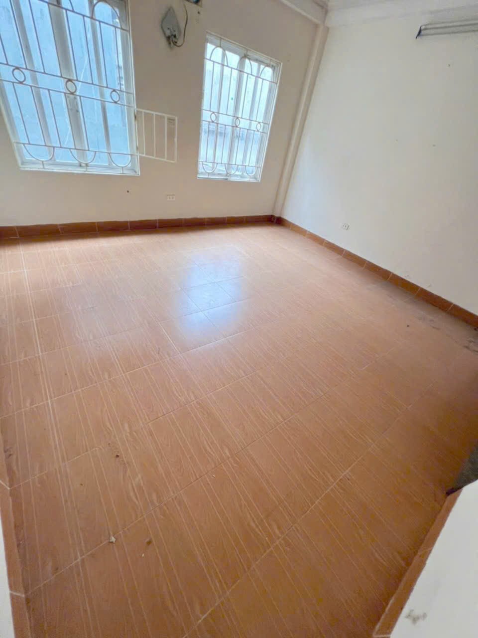 Cho thuê nhà nguyên căn phố HÀO NAM - 30m ra mặt phố 5 tầng 3 Phòng ngủ rộng, 1 phòng nhỏ - 4wc - 2