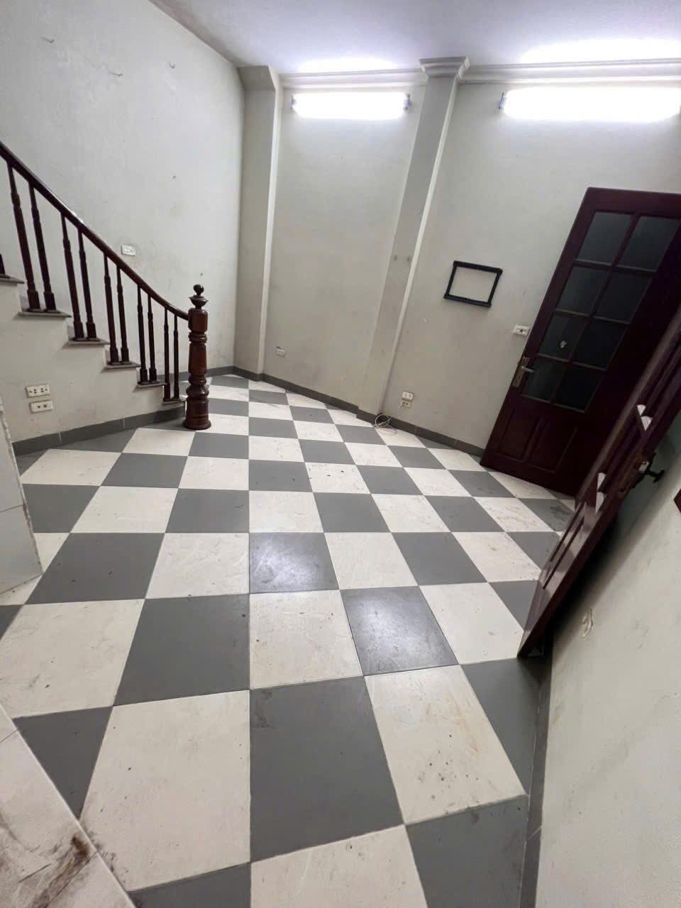 Cho thuê nhà nguyên căn phố HÀO NAM - 30m ra mặt phố 5 tầng 3 Phòng ngủ rộng, 1 phòng nhỏ - 4wc - 3